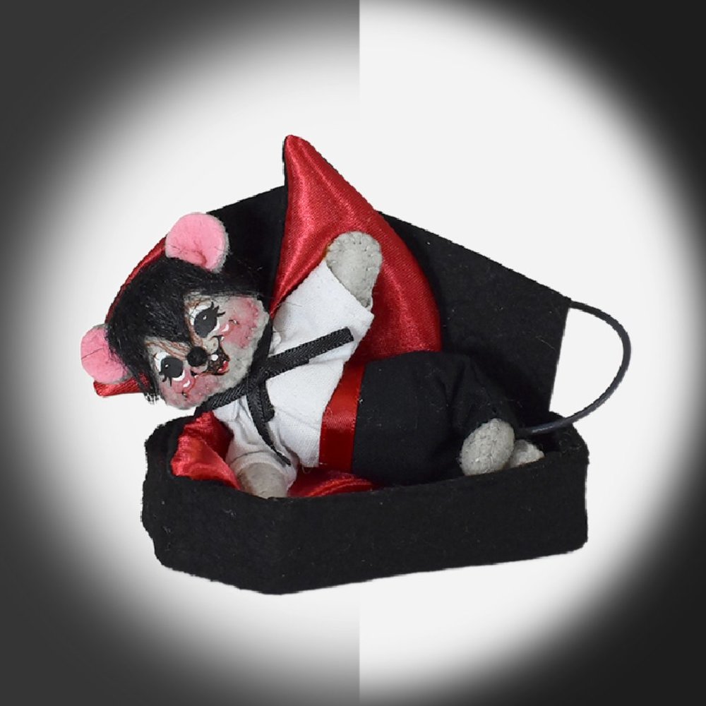 NWT Retired Annalee Halloween 3" Vampire Dracula Awakens